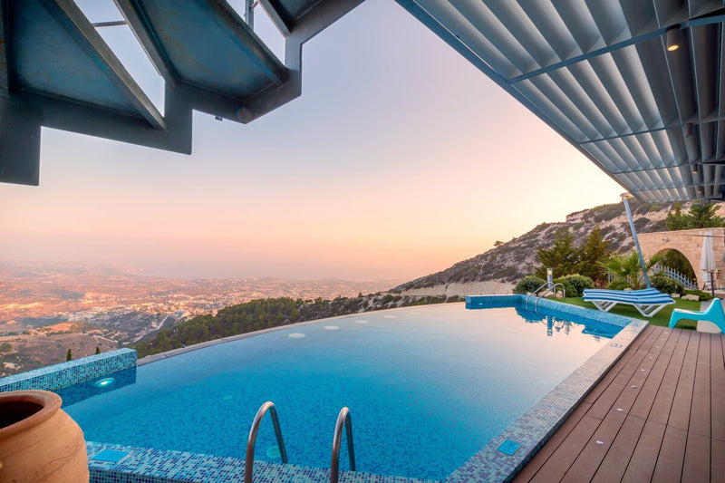 Essential Pool Cleaning Equipment